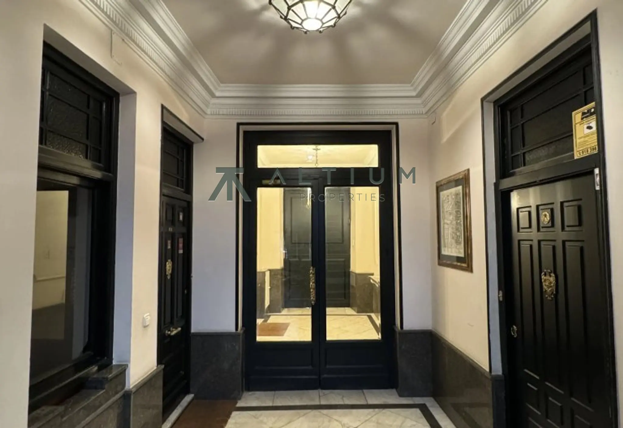 Tres balcones y una gran residencia por crear en Las Letras