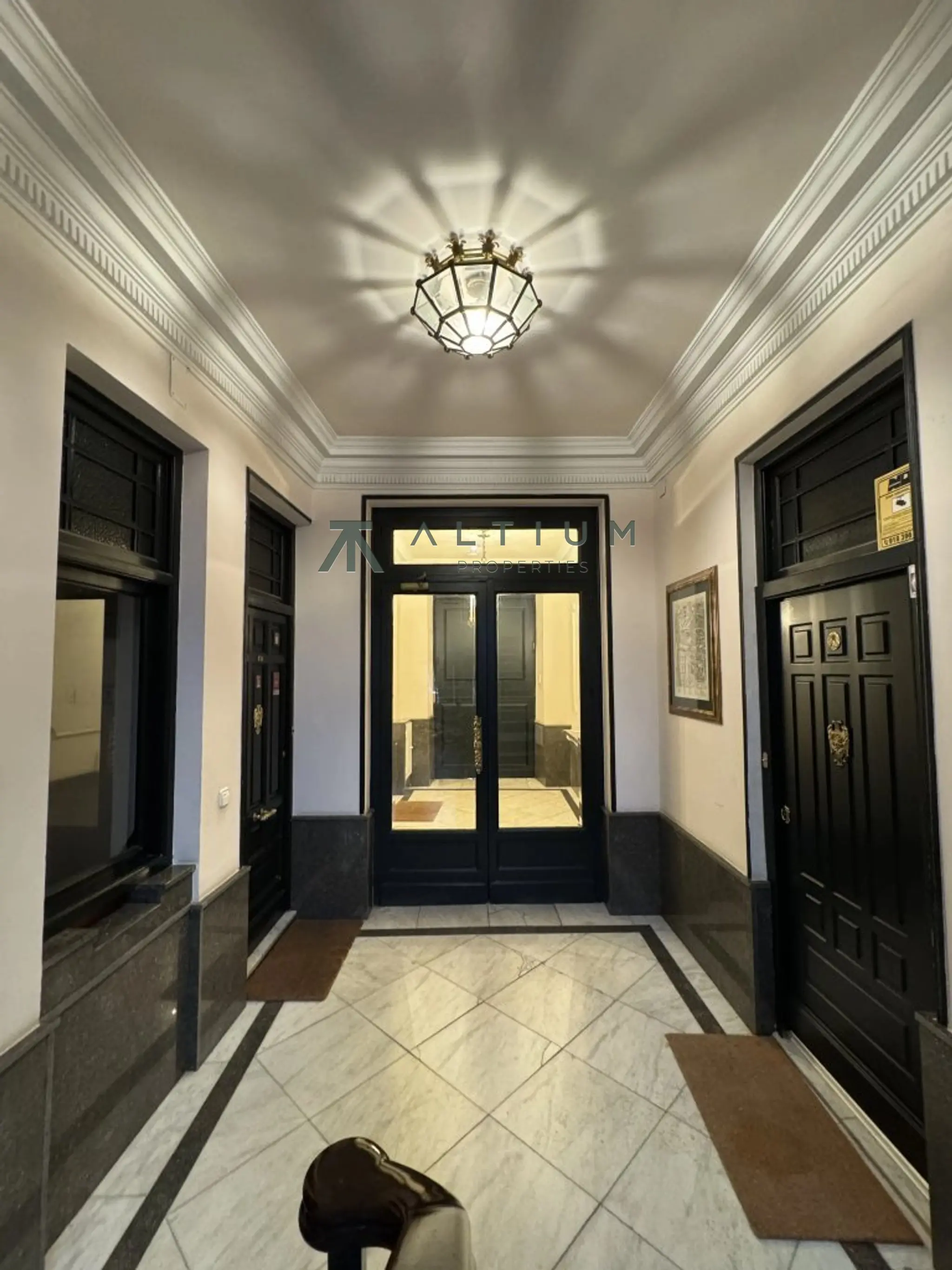 Tres balcones y una gran residencia por crear en Las Letras