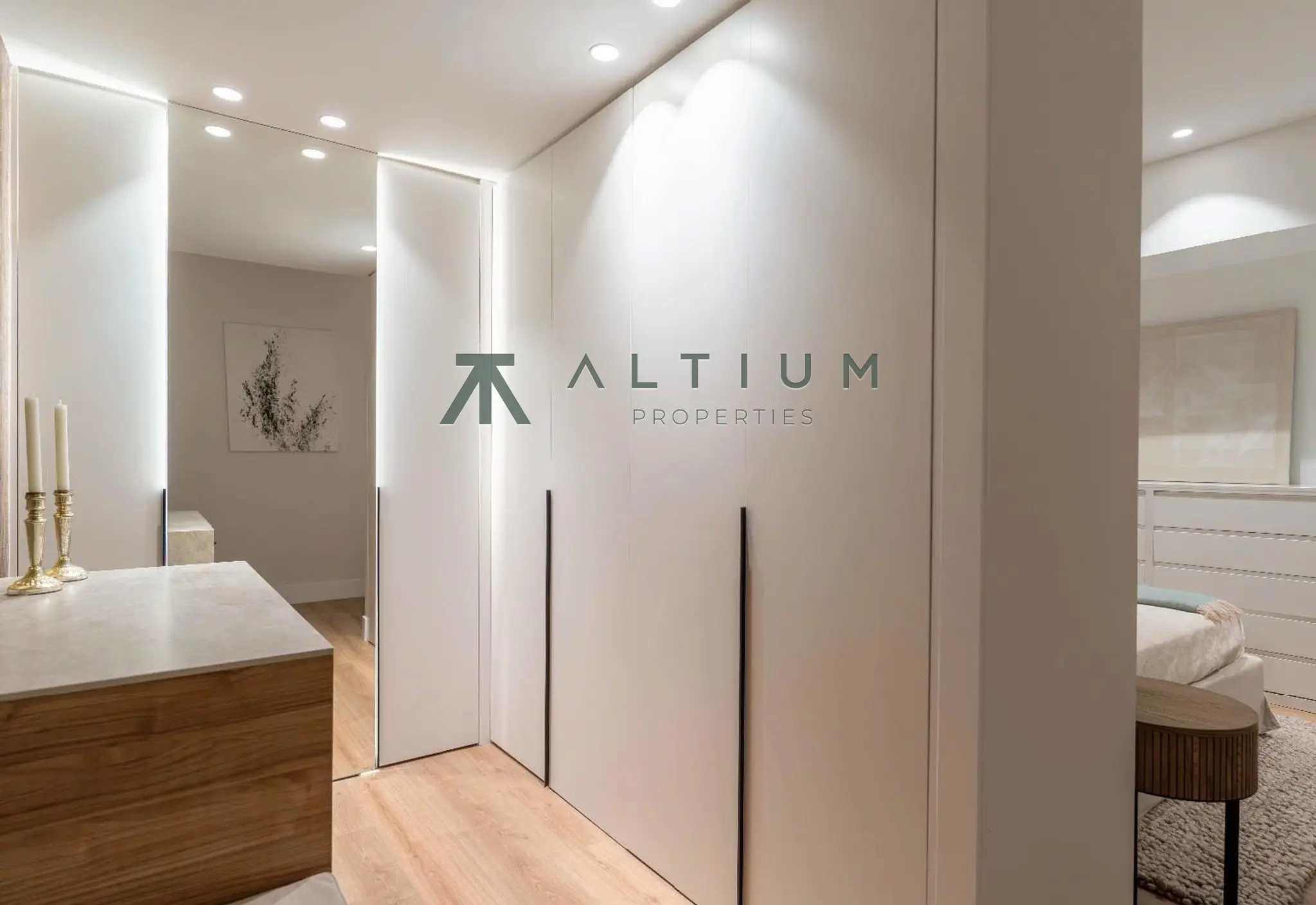 Triple orientación y gran escala en Almagro
