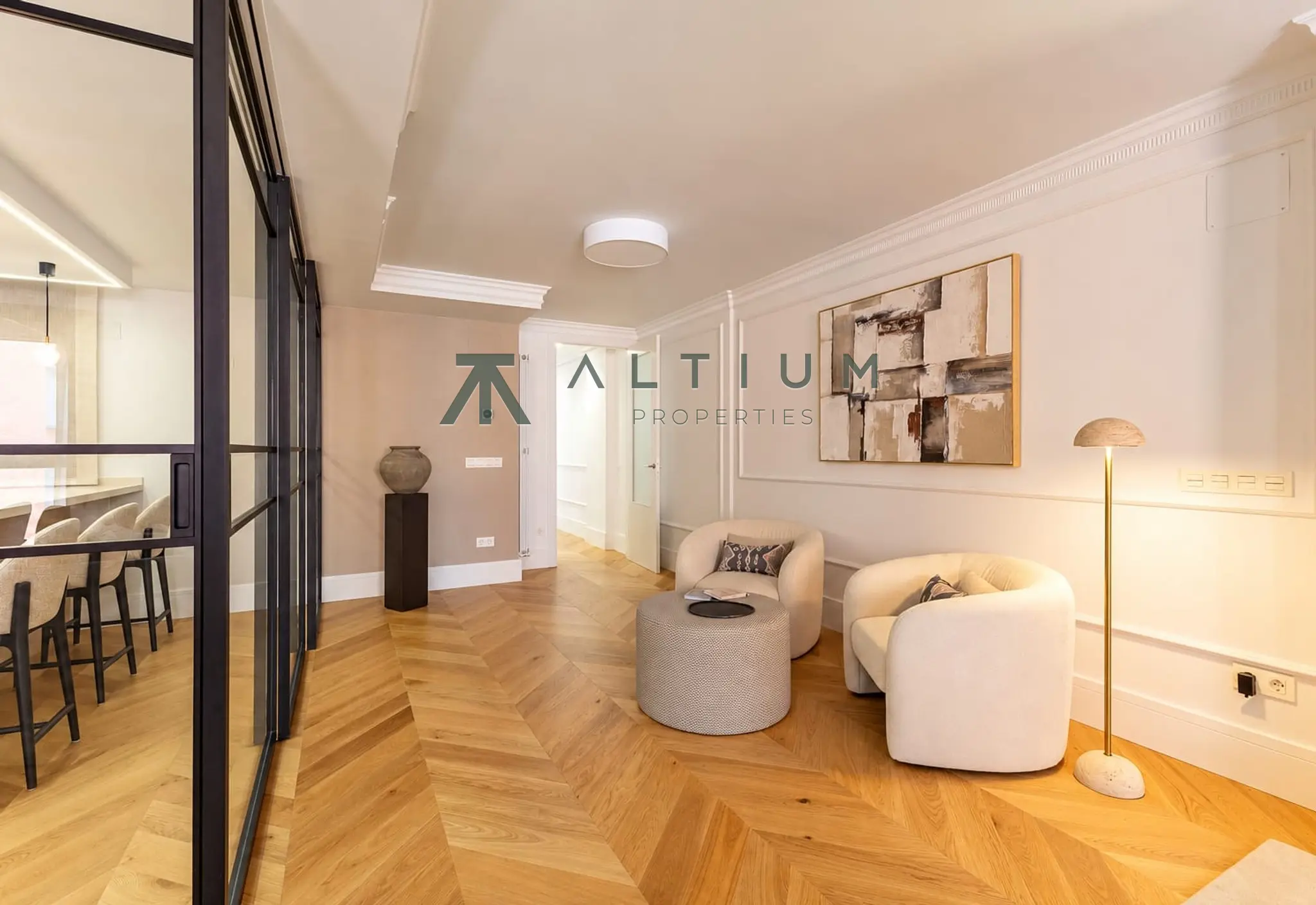 Tres suites, cocina flexible y dos plazas de garaje en Castellana