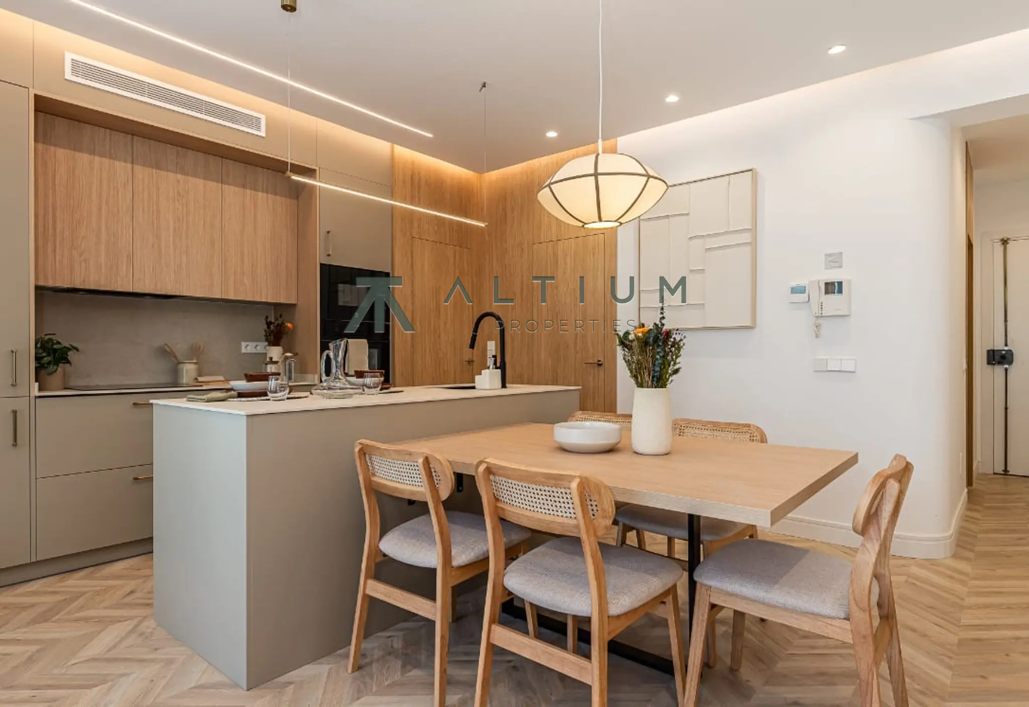 Three bedrooms and a terrace in the heart of Hispanoamerica