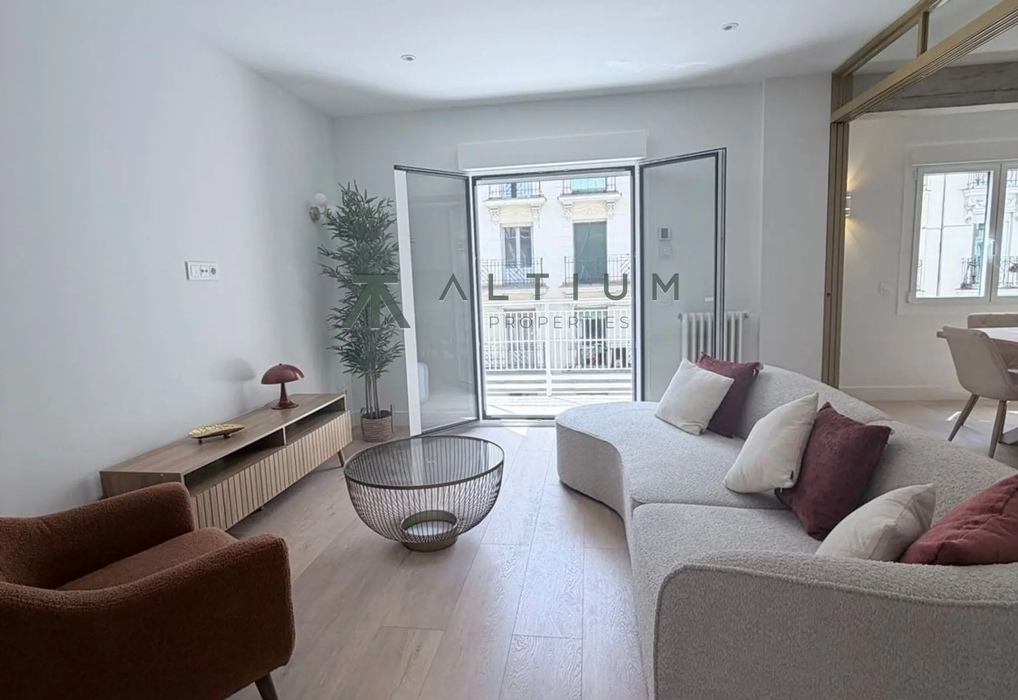 Interior en Trafalgar — Suites, luz y calma residencial en Trafalgar (4 de 19)