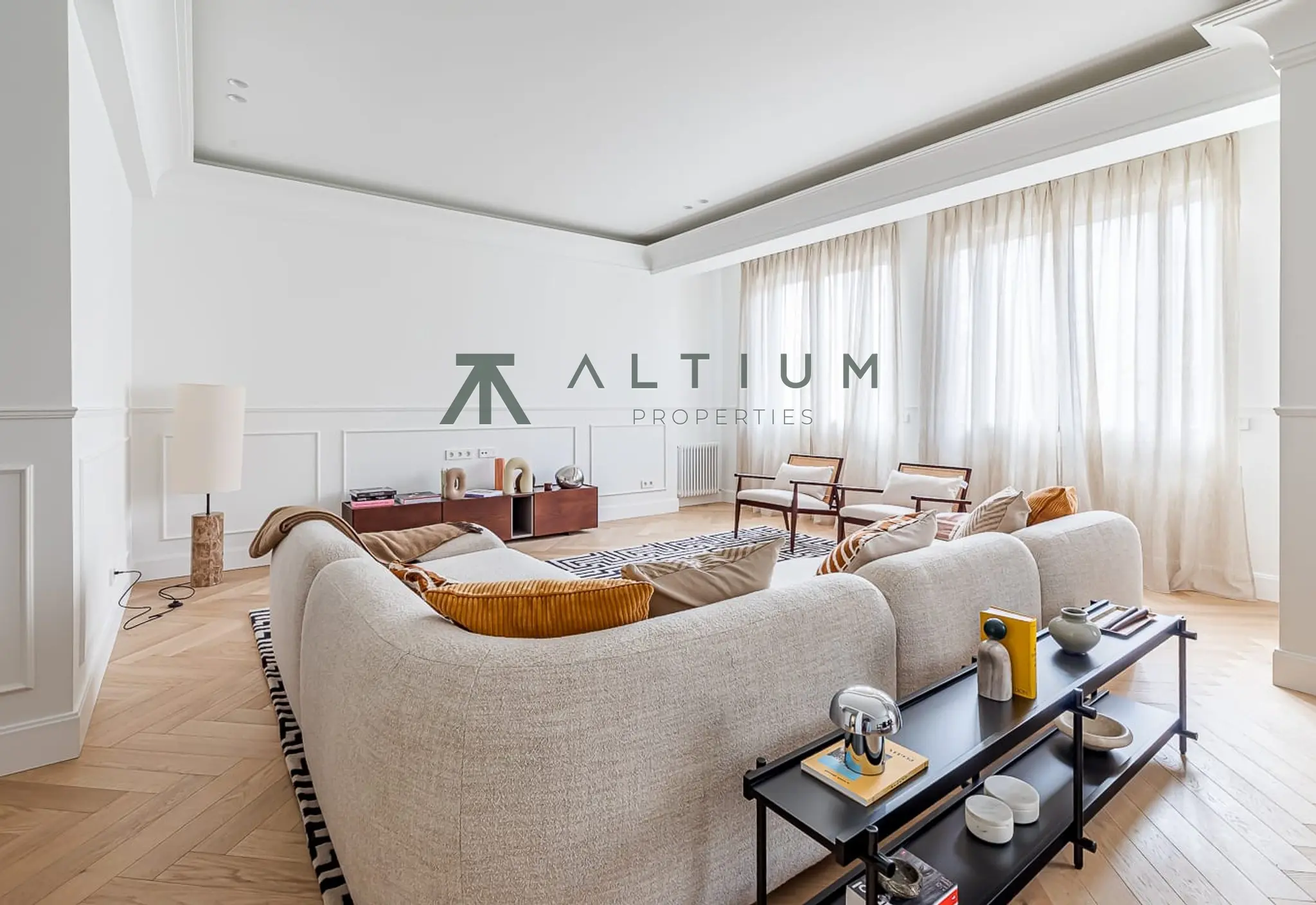 Piso de 3 dormitorios y 217 m2 en Barrio de Salamanca - Goya en venta — Luz de mañana y confort sofisticado en Goya