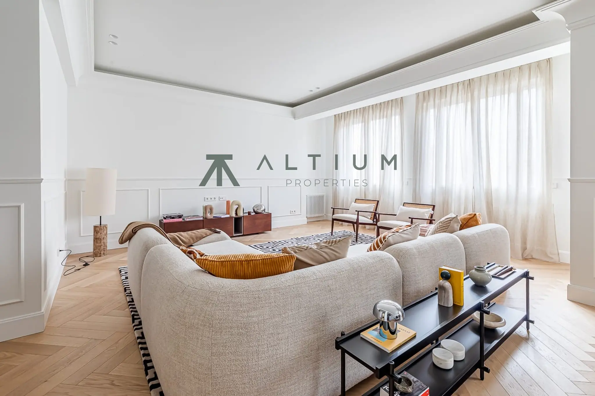 Piso de 3 dormitorios y 217 m2 en Barrio de Salamanca - Goya en venta — Luz de mañana y confort sofisticado en Goya
