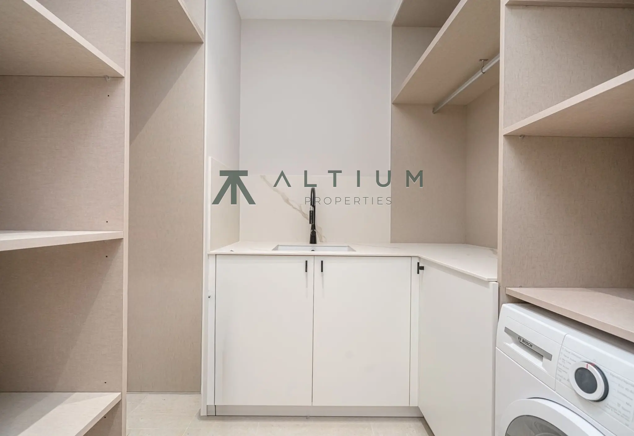 Interior en Almagro — Garaje, privacidad y calma residencial en Almagro (21 de 24)
