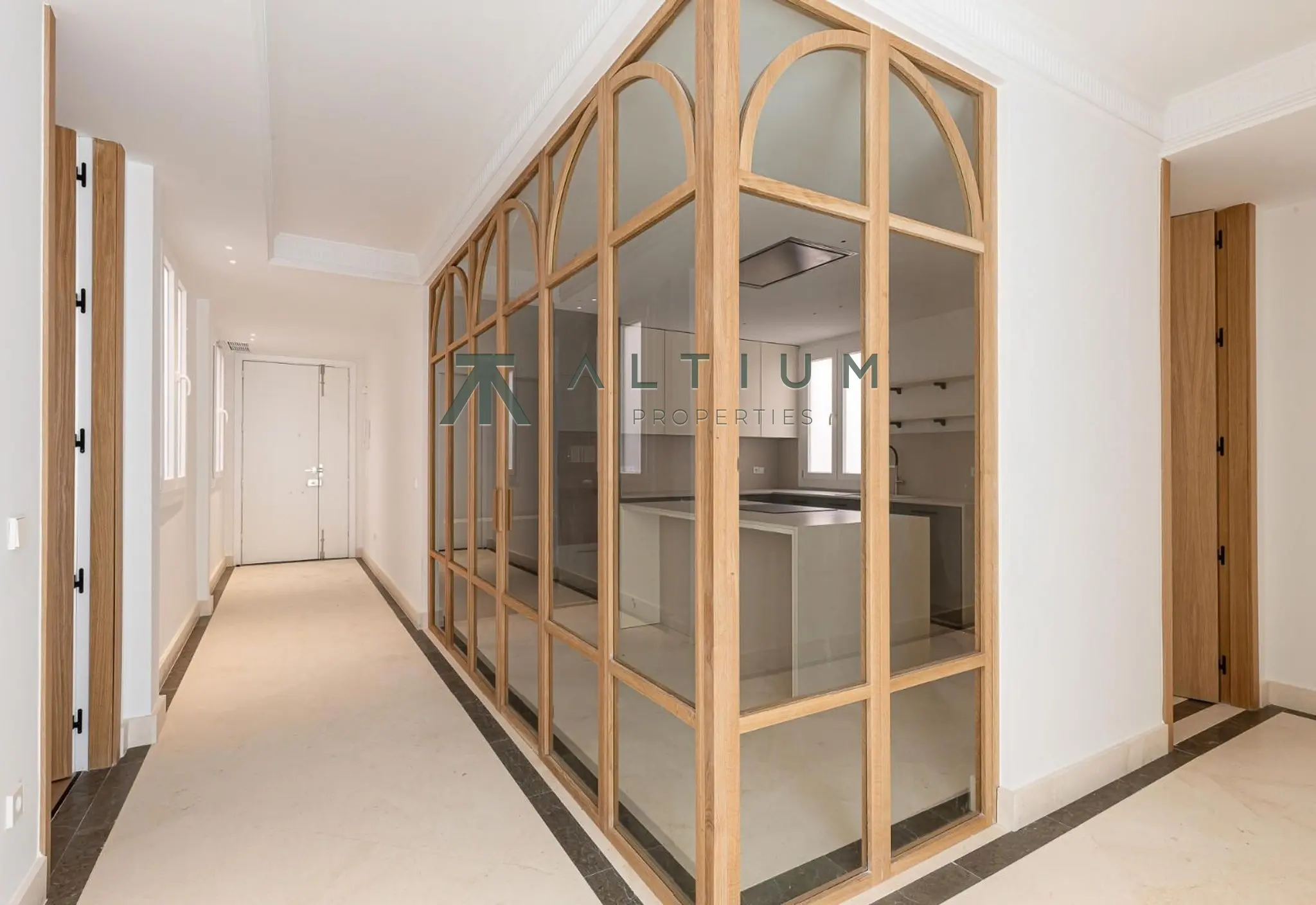 301 m² abiertos a seis balcones en Chamberí
