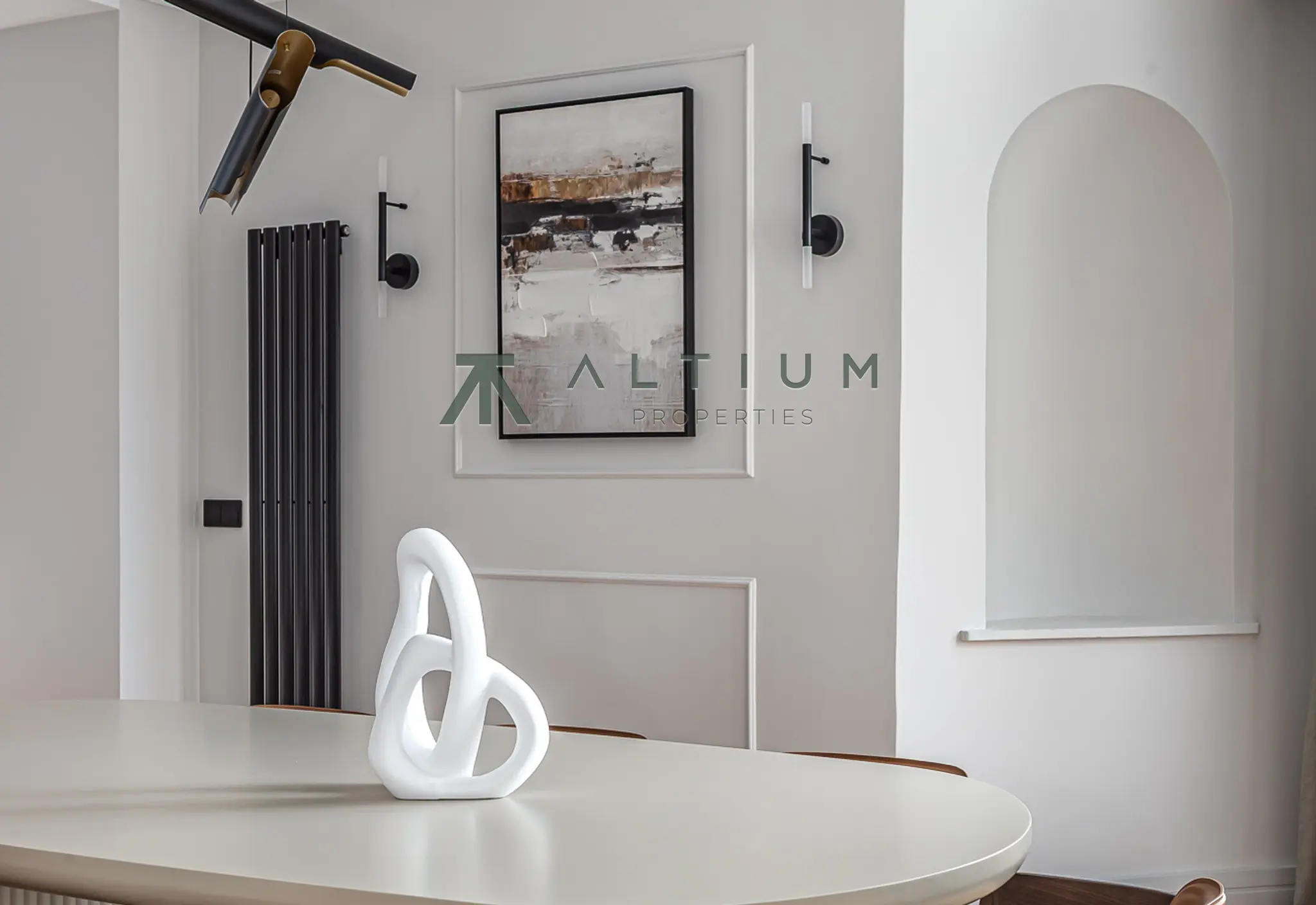 A 77 sqm living area within a grand Castellana residence