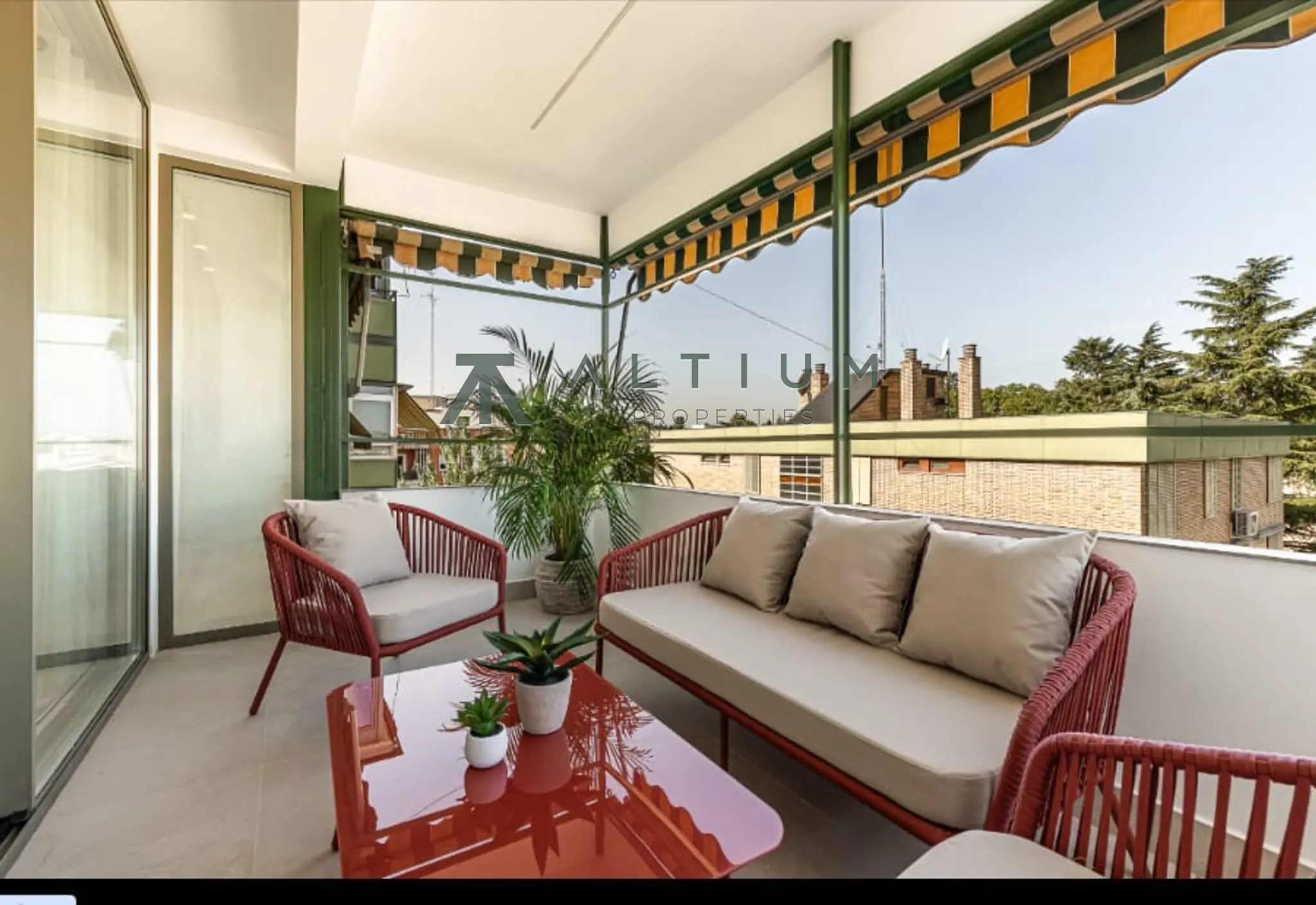 Terraza, jardines y calma residencial en Moncloa-Aravaca