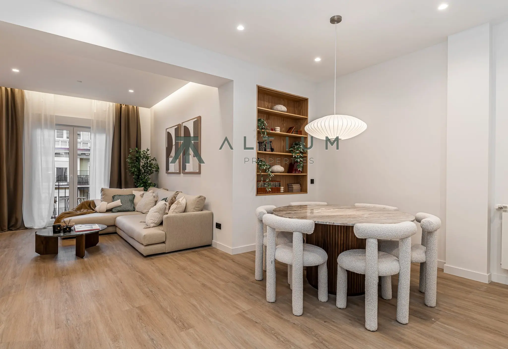 Piso de 2 dormitorios y 113 m2 en Retiro - Niño Jesús en venta — Altura y vistas despejadas en Niño Jesús