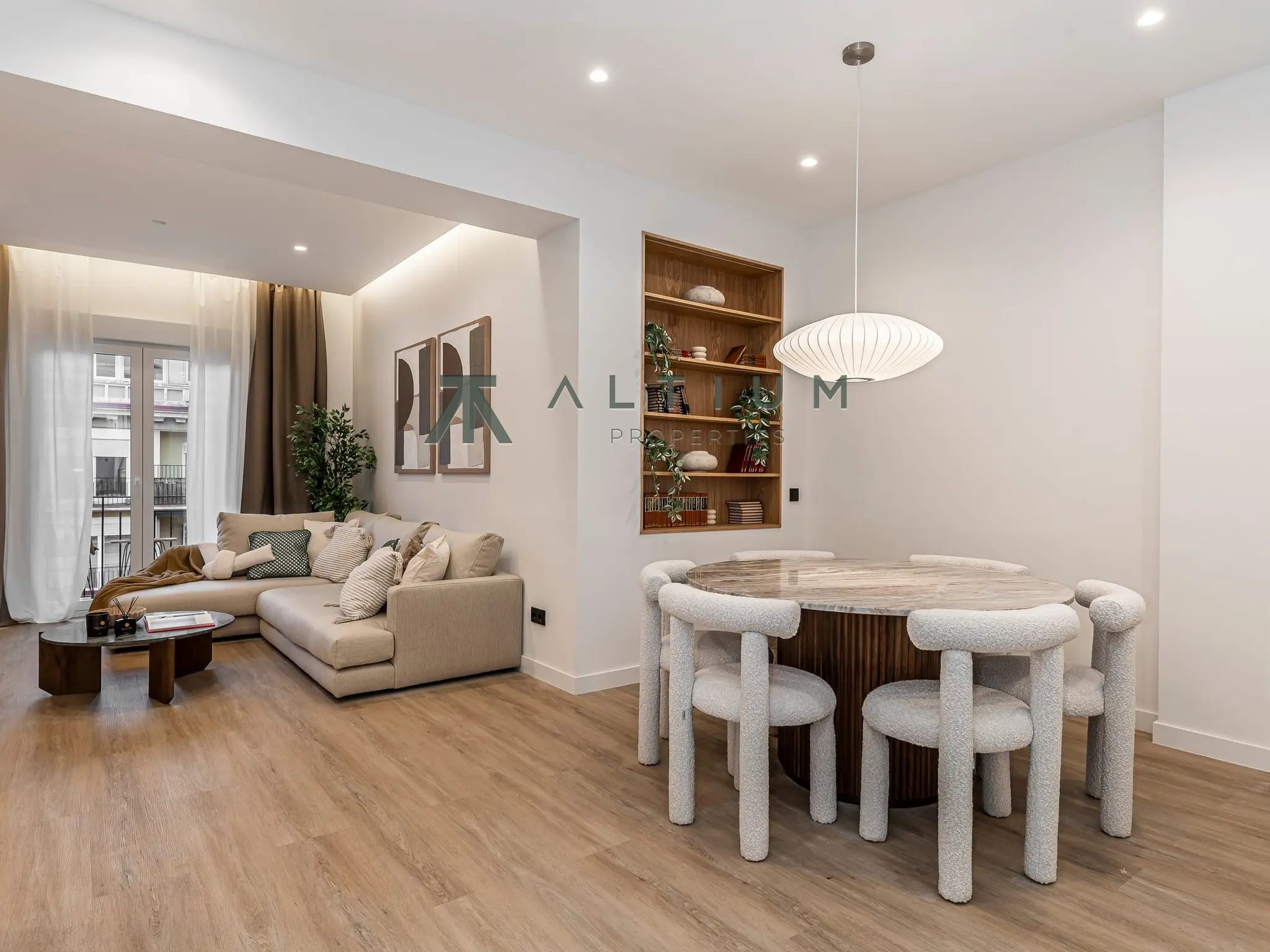 Piso de 2 dormitorios y 113 m2 en Retiro - Niño Jesús en venta — Altura y vistas despejadas en Niño Jesús