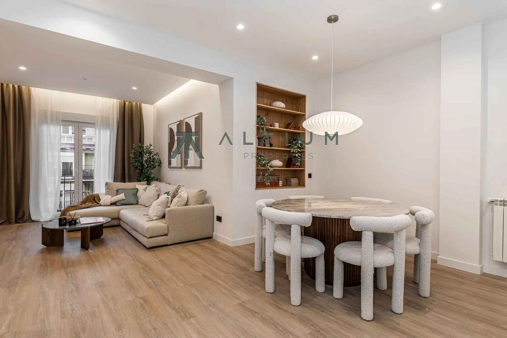 Piso de 2 dormitorios y 113 m2 en Retiro - Niño Jesús en venta — Altura y vistas despejadas en Niño Jesús