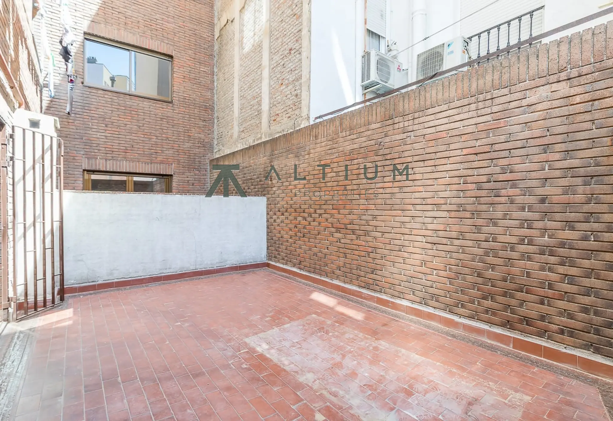 Terraza, garaje y confort contemporáneo en Almagro