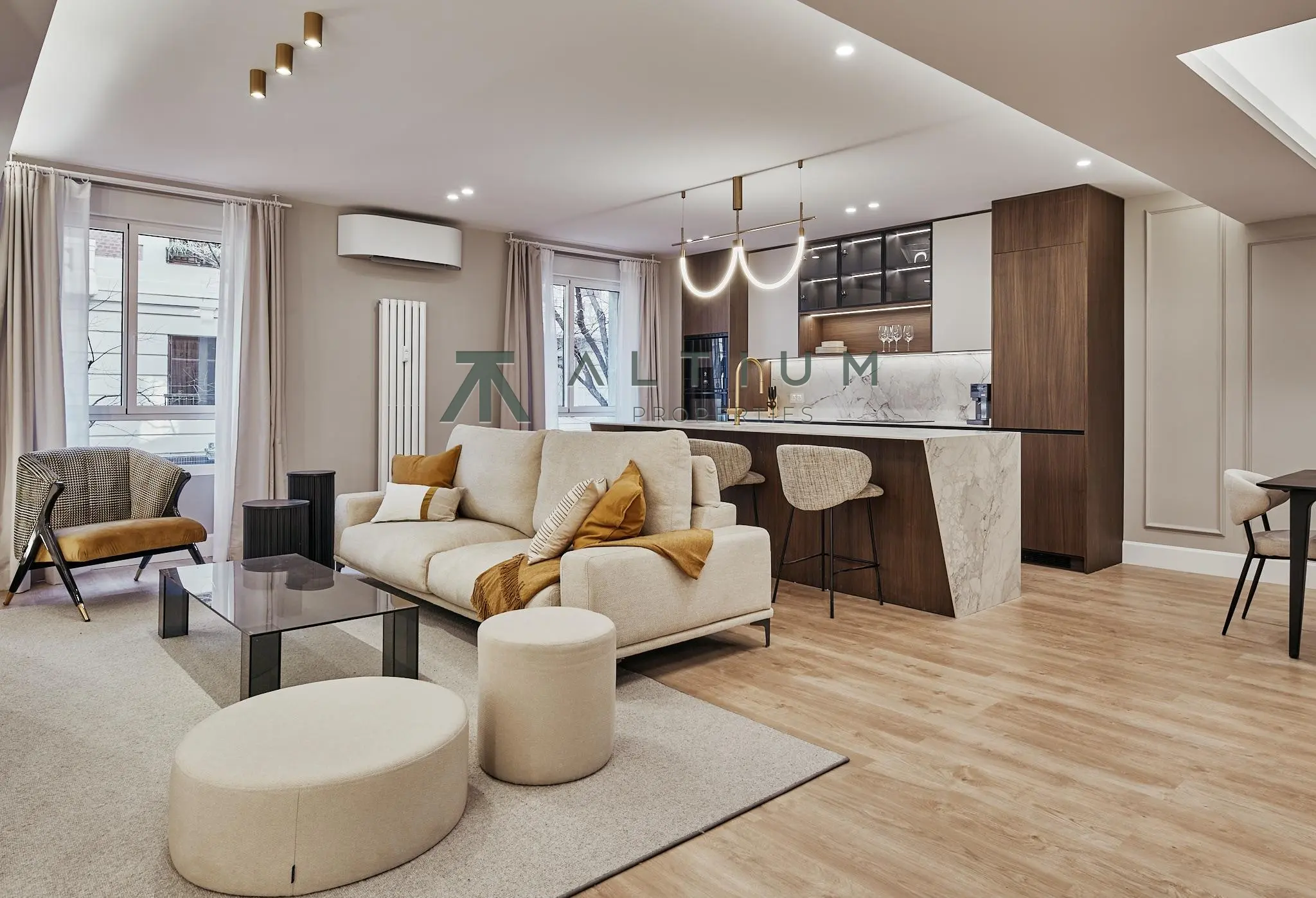 Piso de 2 dormitorios y 132 m2 en Barrio de Salamanca - Castellana en venta — Residencia moderna en una finca clásica de Lista