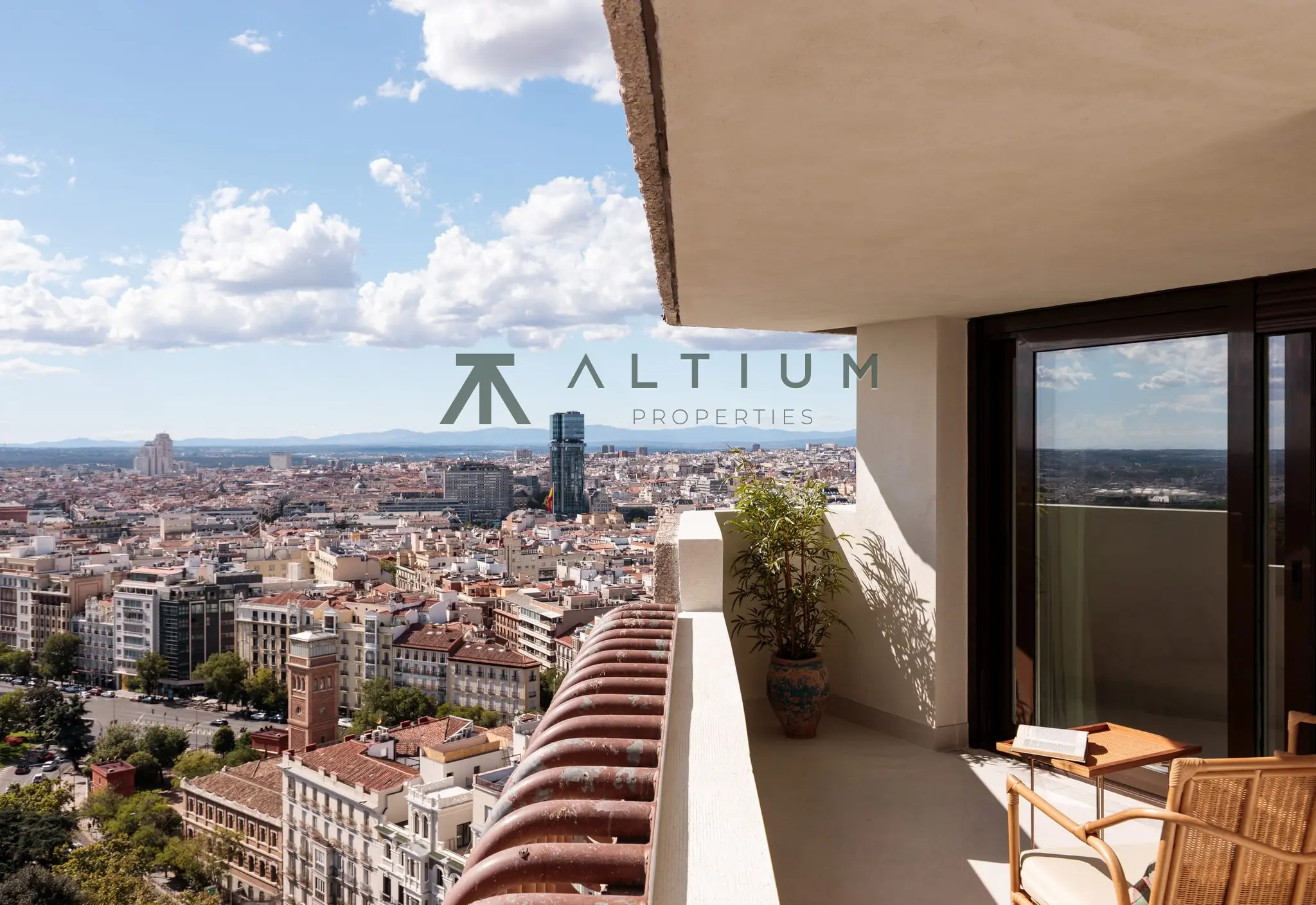 Madrid a tus pies desde una planta 19 en Ibiza