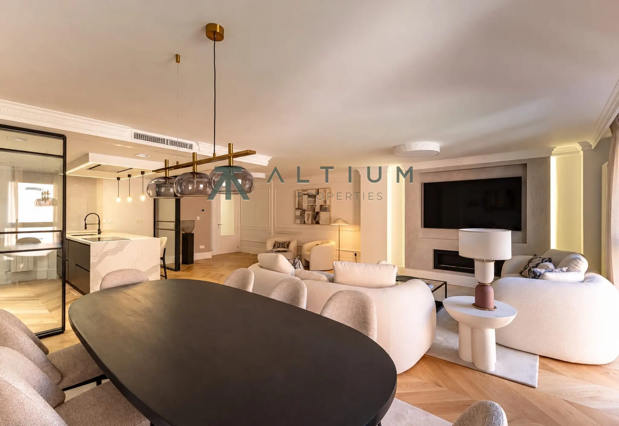 Tres suites, cocina flexible y dos plazas de garaje en Castellana