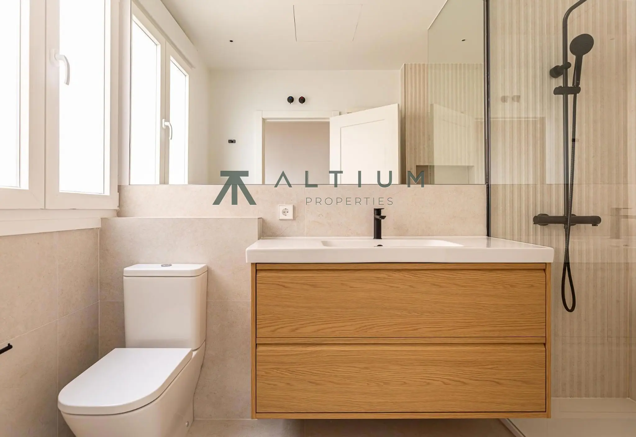 301 m² abiertos a seis balcones en Chamberí