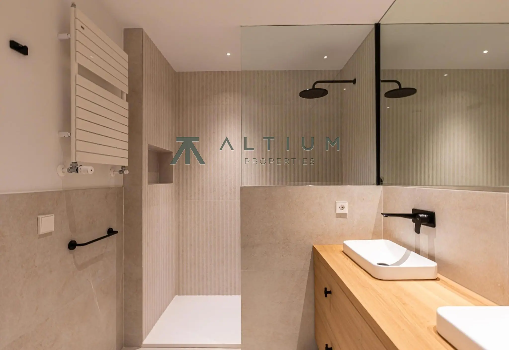 301 m² abiertos a seis balcones en Chamberí