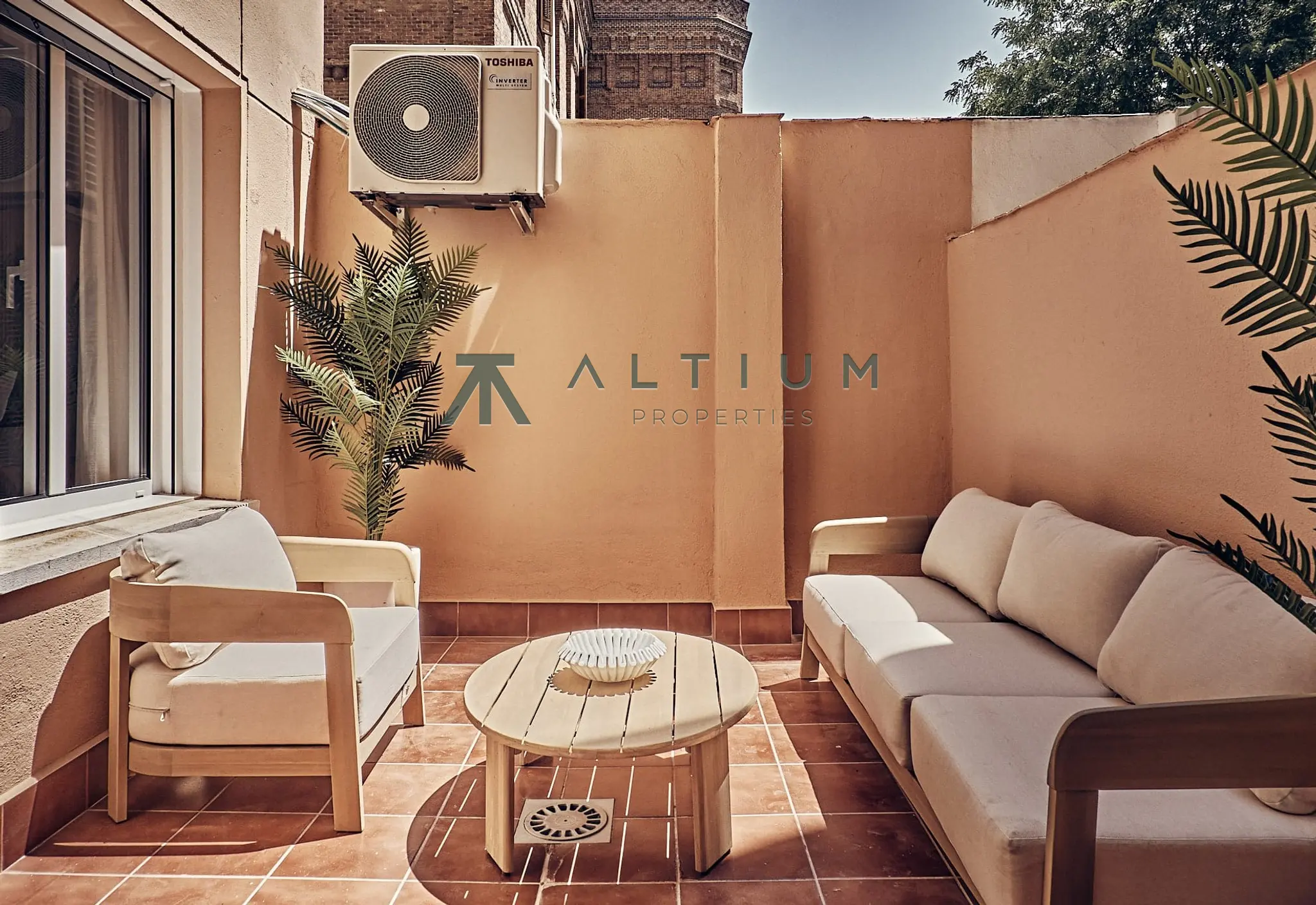Tres dormitorios con patios, garaje y trastero en Lista