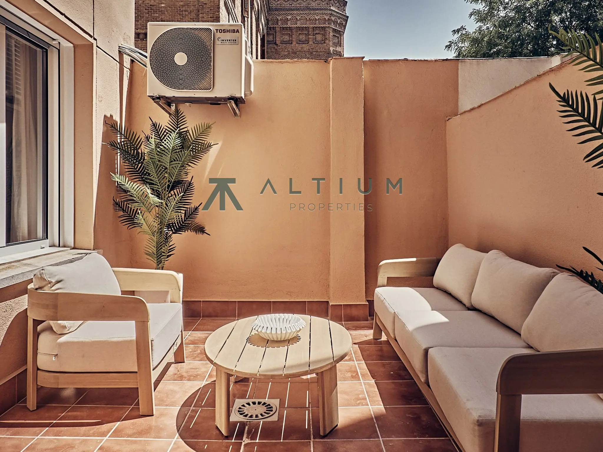 Tres dormitorios con patios, garaje y trastero en Lista
